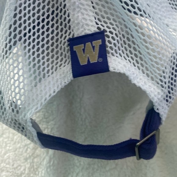 🆕NCAA Waahington Huskies 🏈 Adidas Snapback Mesh Trucker hat white/purple - Picture 3 of 9